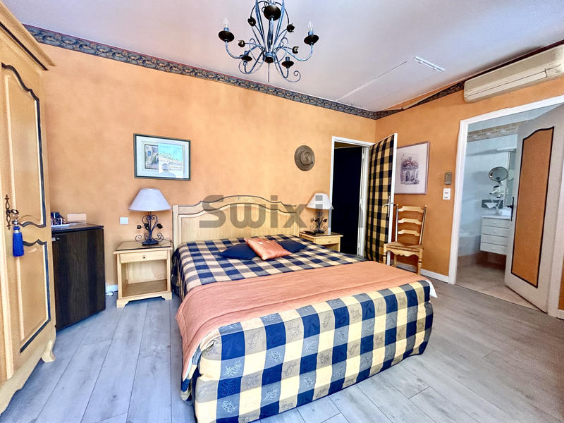 Propriété - 767 m² - 30 pièces