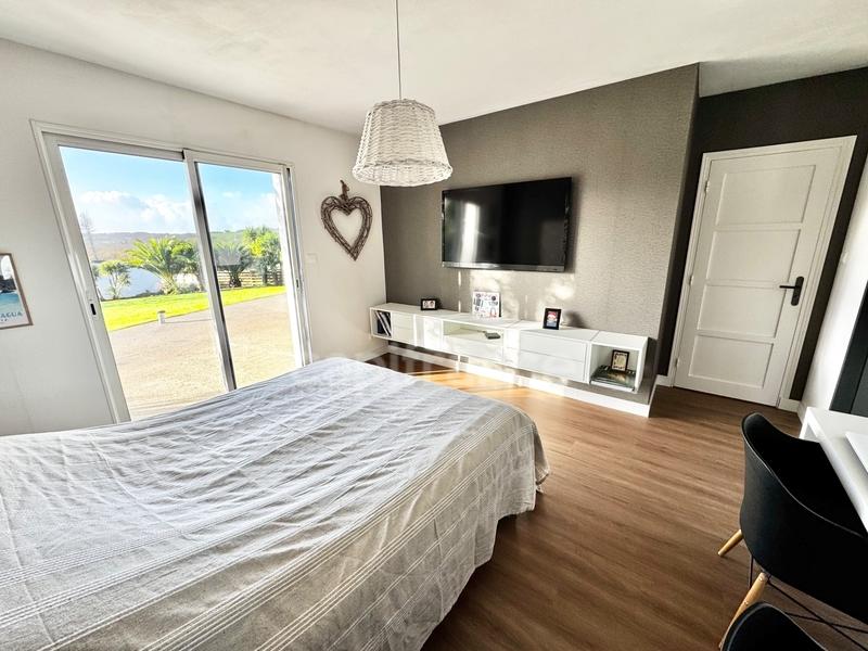 Maison - 170 m² - 9 pièces