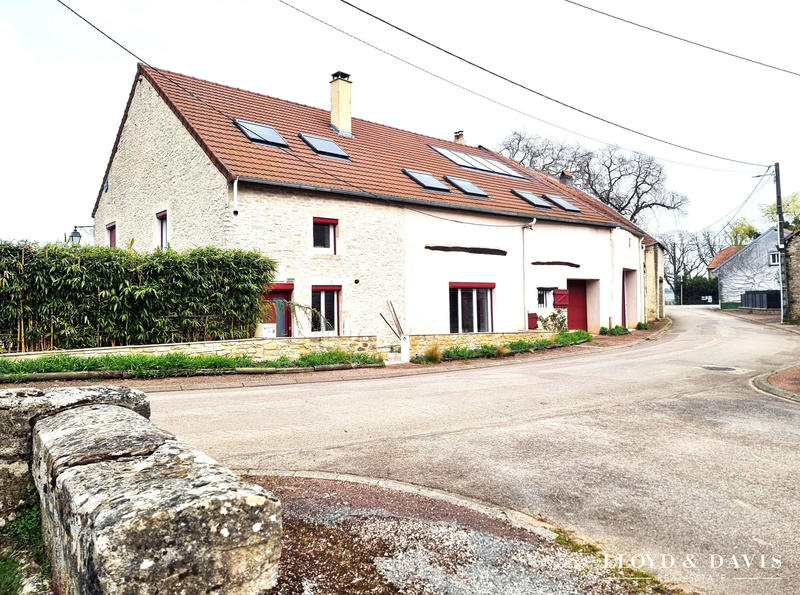 Maison - 272 m² - 8 pièces