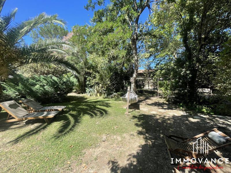 Maison - 747 m² - 23 pièces