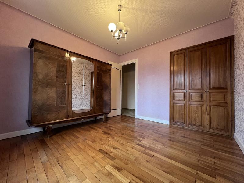 Maison traditionnelle - 120 m² - 10 pièces