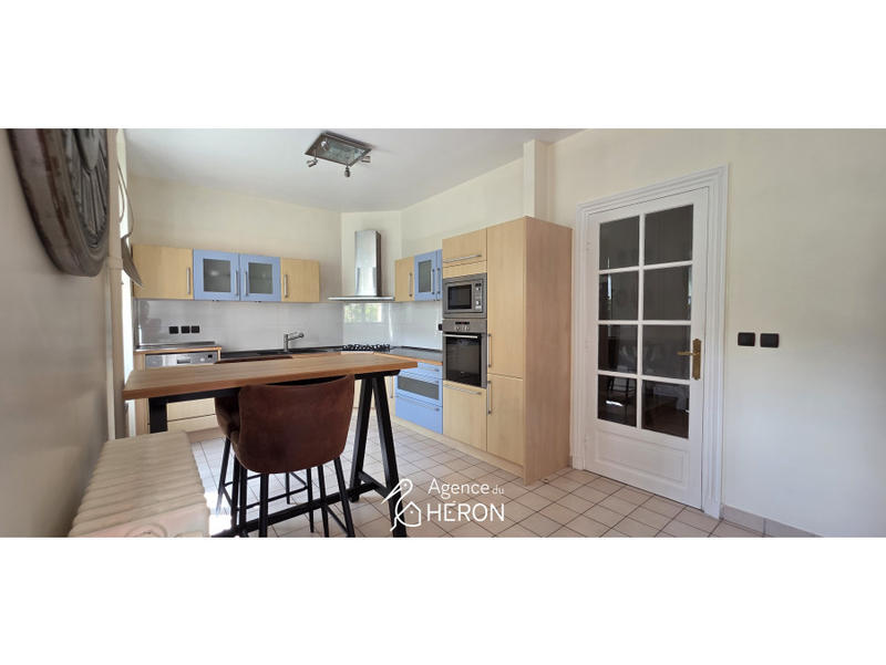 Maison - 240 m² - 9 pièces