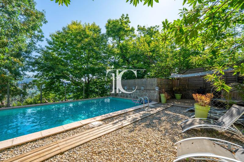 Maison de village - 274 m² - 9 pièces