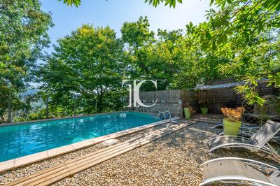 Maison de village - 274 m² - 9 pièces