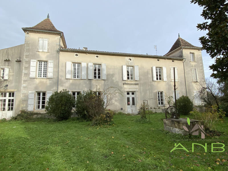 Maison ancienne - 691 m² - 19 pièces