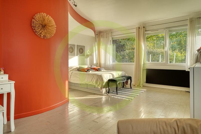 Maison - 233 m² - 9 pièces