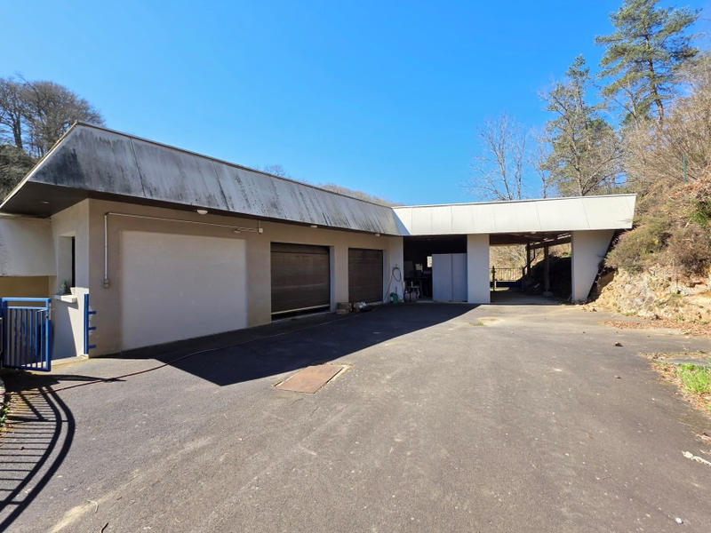 Propriété - 178 m² - 6 pièces