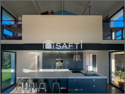 Maison - 170 m² - 5 pièces