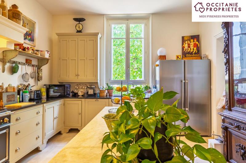 Maison de maîtres - 250 m² - 10 pièces