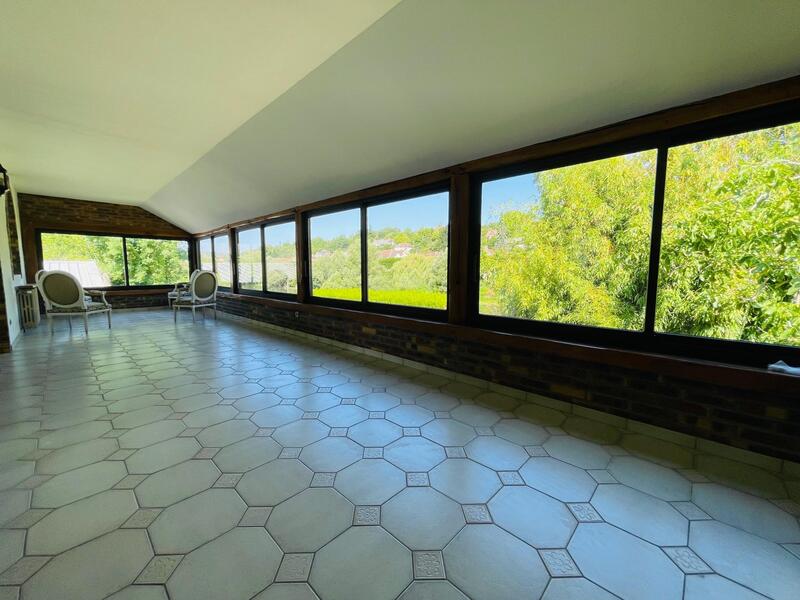 Maison - 208 m² - 10 pièces