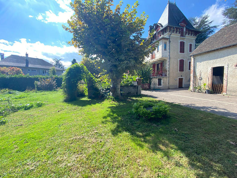 Maison - 260 m² - 9 pièces