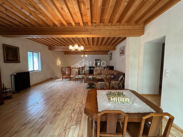 Maison - 268 m² - 13 pièces