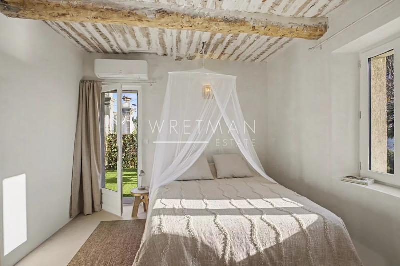 Maison - 240 m² - 8 pièces