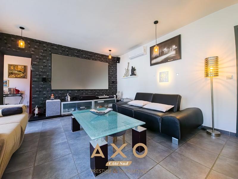 Maison - 230 m² - 8 pièces