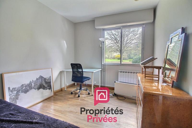 Propriété - 245 m² - 9 pièces