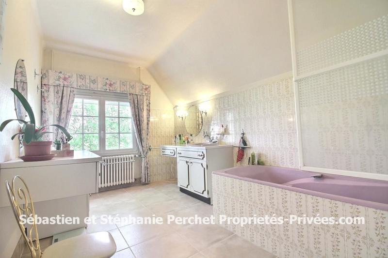 Maison - 229 m² - 8 pièces