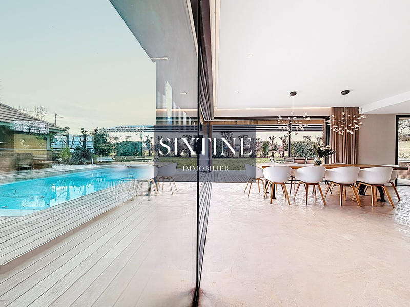 Maison - 261 m² - 7 pièces