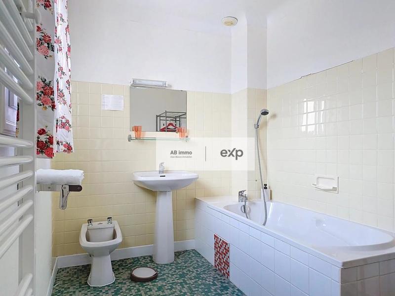 Propriété - 250 m² - 13 pièces