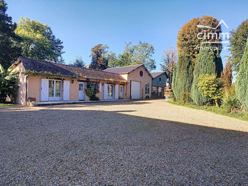 Maison - 365 m² - 15 pièces