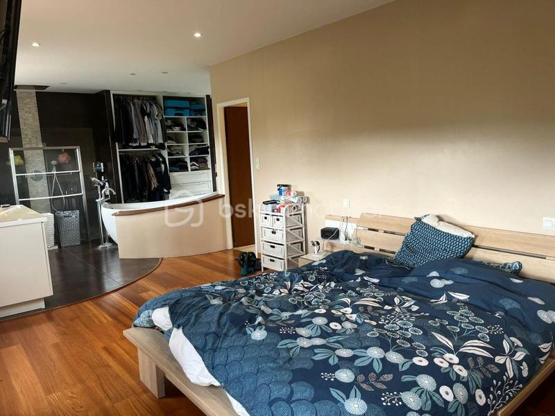 Demeure - 467 m² - 6 pièces