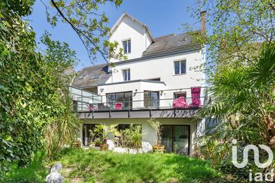 Maison - 204 m² - 8 pièces