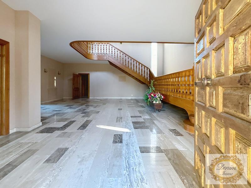 Villa - 390 m² - 6 pièces