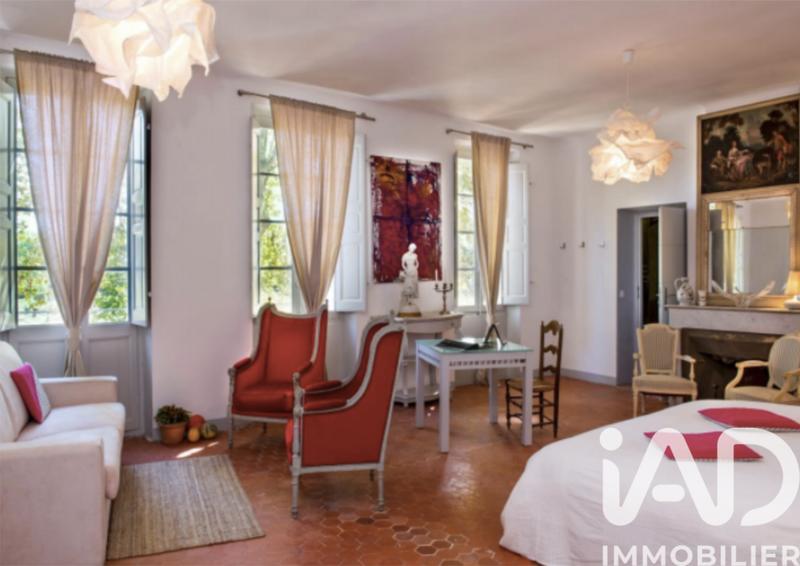 Maison - 817 m² - 5 pièces