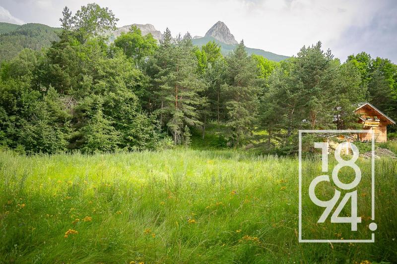 Terrain constructible - 1 570 m²