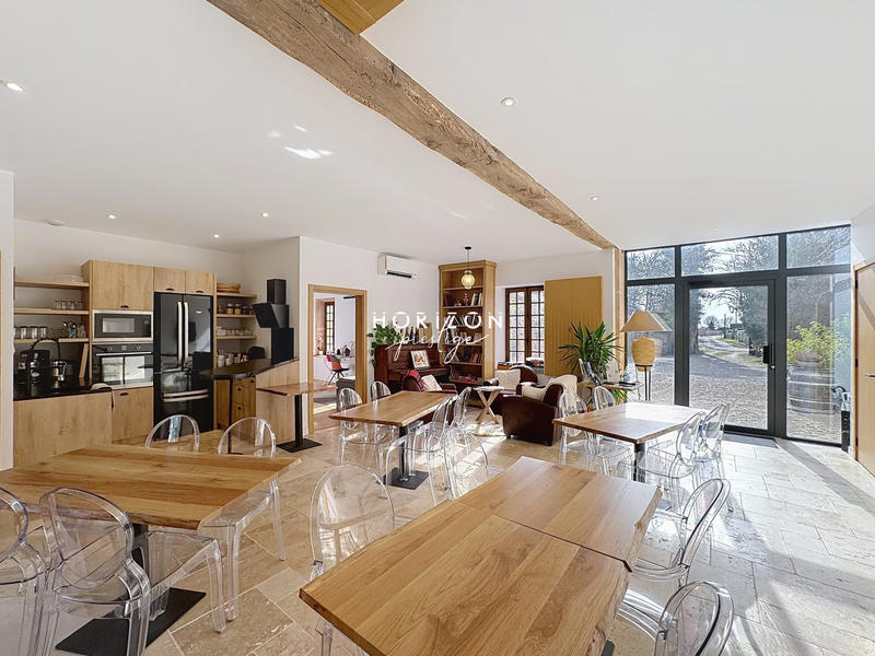 Maison ancienne - 305 m² - 12 pièces