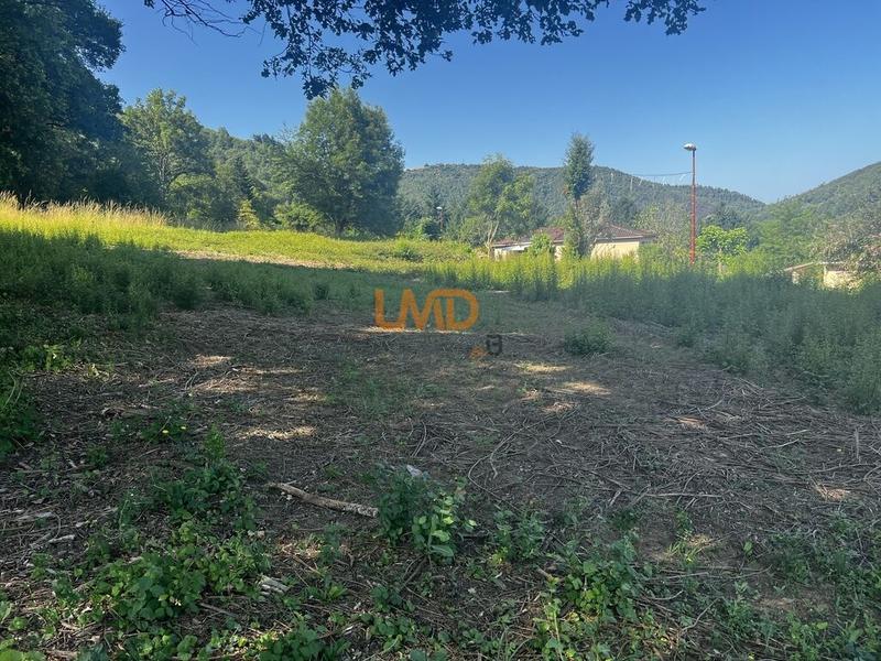 Terrain constructible - 1 100 m²