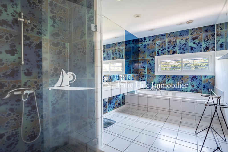 Maison - 256 m² - 7 pièces