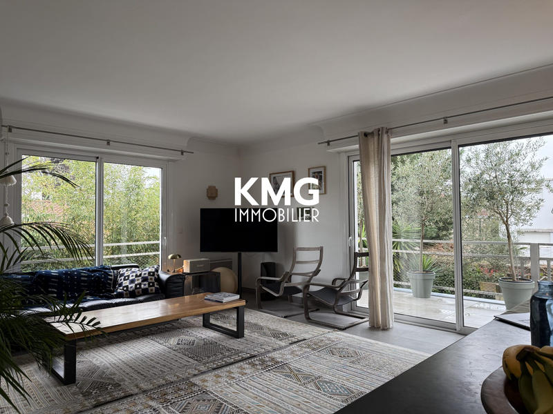 Maison traditionnelle - 210 m² - 9 pièces