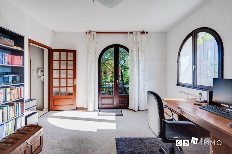 Maison - 218 m² - 7 pièces