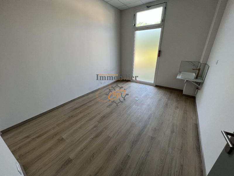 Bureau - 48 m² - 5 pièces