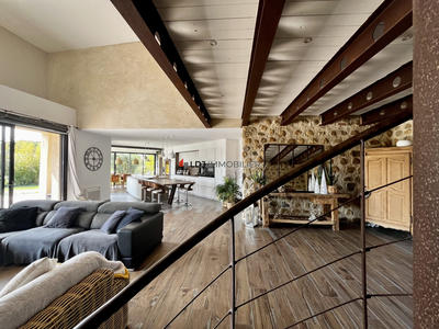 Maison - 210 m² - 5 pièces