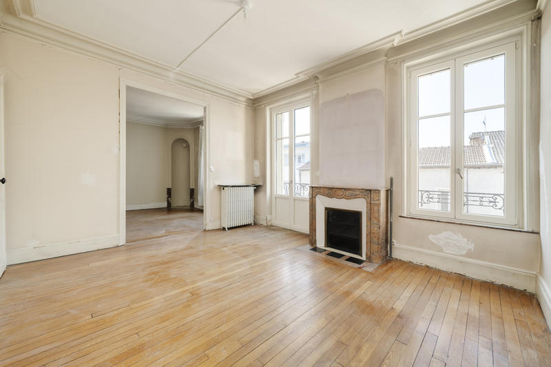 Maison - 270 m² - 11 pièces