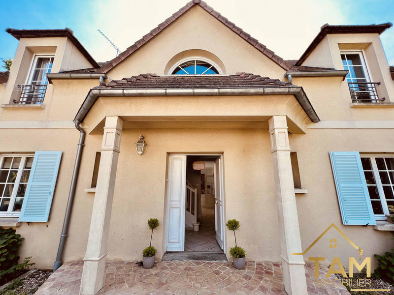 Maison traditionnelle - 216 m² - 9 pièces