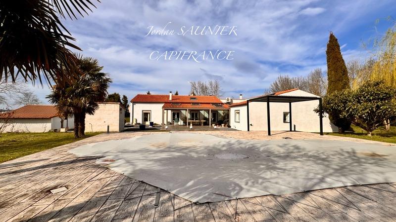 Propriété - 305 m² - 8 pièces