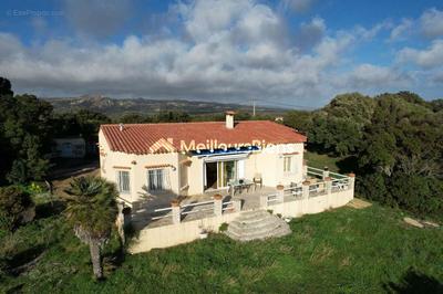 Maison - 195 m² - 5 pièces