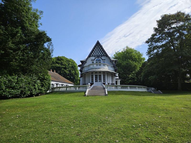 Maison - 297 m² - 8 pièces