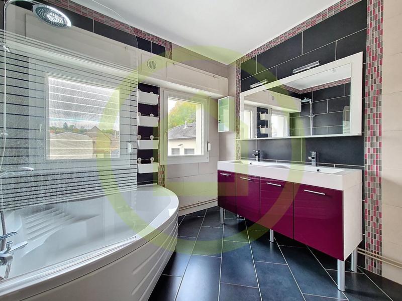 Maison - 211 m² - 8 pièces