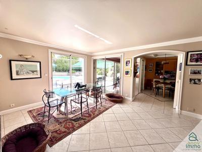 Villa - 240 m² - 7 pièces