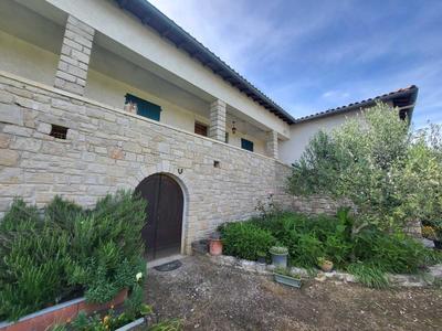 Maison - 200 m² - 7 pièces