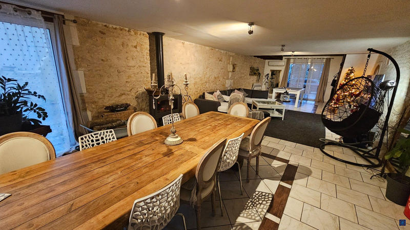 Maison - 237 m² - 8 pièces