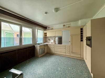 Maison - 240 m² - 9 pièces