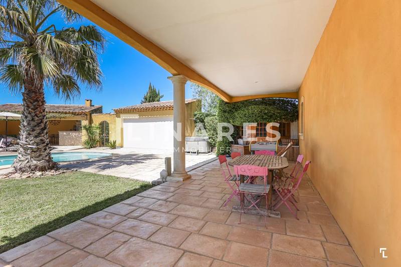 Propriété - 230 m² - 9 pièces