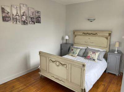 Maison traditionnelle - 183 m² - 10 pièces