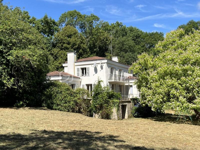 Maison d'architecte - 220 m² - 9 pièces