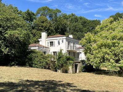 Maison d'architecte - 220 m² - 9 pièces