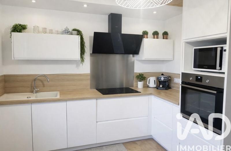 Maison - 180 m² - 9 pièces